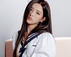 杨超越水手服封面 甜美又可爱少女感十足