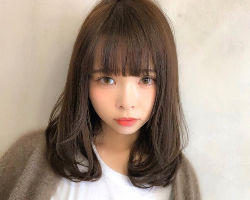 女生好看锁骨烫发推荐 时尚百搭轻松变小脸变女神