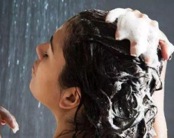 头发特别油怎么洗 去油效果好的洗发方法