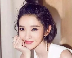 公主半丸子头扎法图解 营造出随性的可爱印象