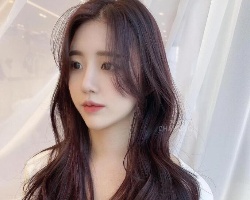 秋冬季女生好看卷发发型，微凌乱自然慵懒卷发、蓬松复古羊毛卷！