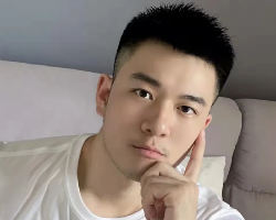 今年热门帅哥短发 铲青渐层超帅气