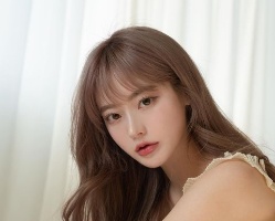 什么发型剪氧气刘海好看 搭配这发型和发色就是女神降临