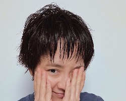 女生超短发帅气发型 剪短发后更是年轻了至少10岁