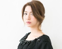 短发简单盘发图解 短发盘起来女人味十足