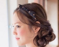 怎么盘头发显年轻 时尚减龄侧盘发步骤图解