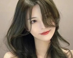 长发女神烫正流行 款款美到惊艳