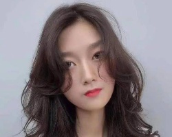 不显老的长卷发造型 款款显气质打造女神魅力