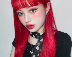 火红色长直发 女团冷眼感发色