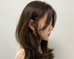 时尚显年轻造型烫 长发烫卷自然又好看