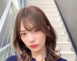 中长发流行怎么烫？中长外翘卷发美丽动人