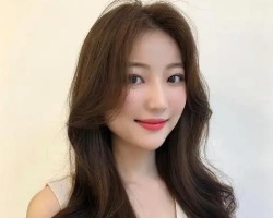方脸剪八字刘海好看吗？可以修饰脸型凸显温柔气质