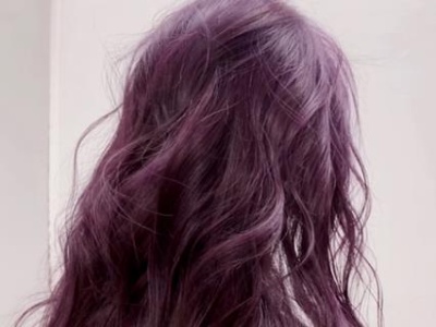 染了紫色还能染别的颜色吗？可以，建议三个月后再换减少发质