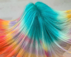 非主流染发也很仙气 “彩虹头”时尚美翻天