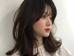 锁骨中长发怎么烫好看 中发锁骨烫百搭又减龄