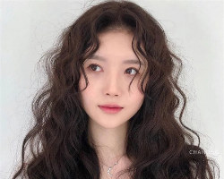 蓬松木马卷烫发 发量一下子暴涨