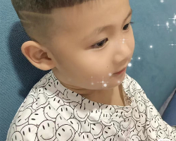 小男孩发型推荐 清爽利落寸头