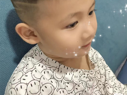 小男孩发型推荐 清爽利落寸头