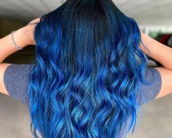 女生染蓝色头发效果图 蓝发色显白吸睛个性十足