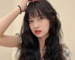 港风女生烫发造型 长发这么烫美到不行
