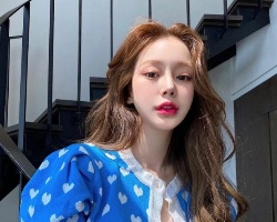 长发女神烫造型示范 适合及腰长发的烫卷发型