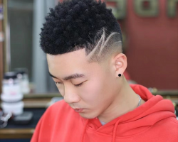 街头男生黑人烫发型 时尚酷炫与众不同