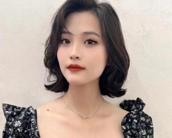 减龄齐脸短发烫发型 最潮时尚girl就是你