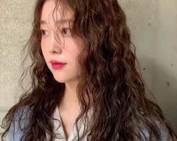 时髦张扬女生烫发 唯美超A嬉皮士卷