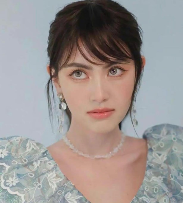 女生斜刘海怎么剪 显脸小的斜刘海发型