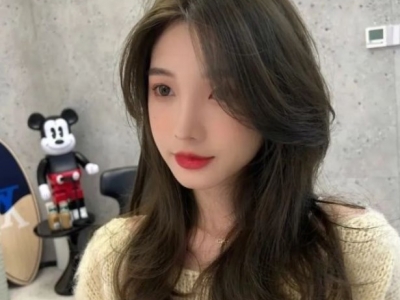 洋气好看中长卷发 最流行的女生烫发