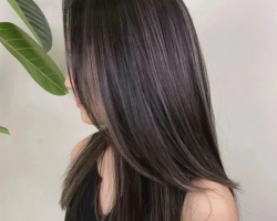 盐系直发发型示范 女生留直发美出新高度