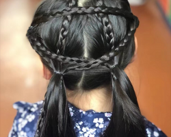 小女孩清新编发 低调软萌惹人爱