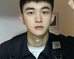 男生都在剪的前刺发型 今年男生短发趋势公开