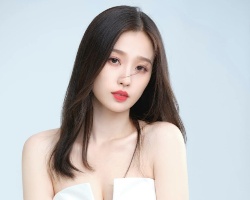女明星也爱长直发 直发披发气场全开