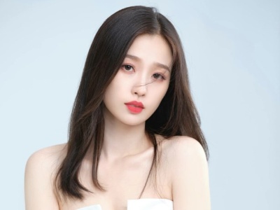 女明星也爱长直发 直发披发气场全开