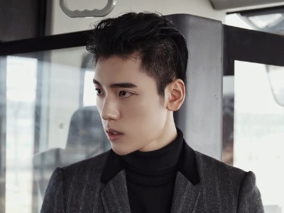 穿职业装适合什么发型 男士帅气西装发型推荐
