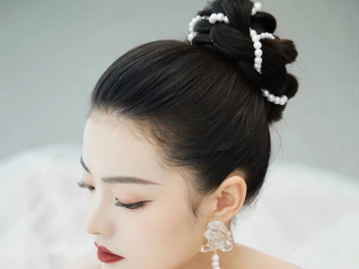 高贵婉约珍珠盘发 美得让羡慕嫉妒
