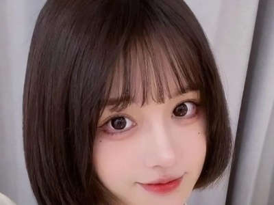 在校女学生短发 清新甜美元气满满