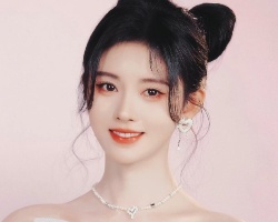 鞠婧祎蝴蝶结发型 甜美又可爱超减龄
