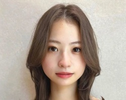今年流行外翻翘中长发 时髦洋气越烫越上瘾