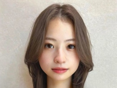 今年流行外翻翘中长发 时髦洋气越烫越上瘾