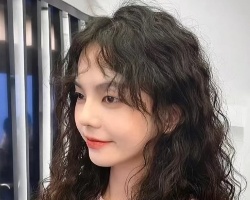 怎么烫头发显头发多 满头烫发型告别大秃头