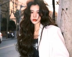 复古长发烫发正流行 洋气减龄美出女神范