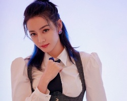 迪丽热巴扎发造型盘点 女神扎发发型你能学会