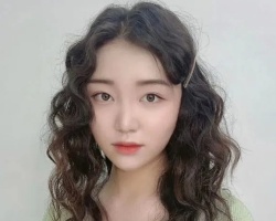 头发少适合什么发型 小卷烫时髦又显发量