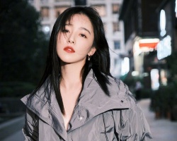 阚清子黑色中长发 百搭时尚造型随意凹