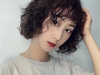 洋气减龄中短烫发图片 八款超好看女生烫发推荐