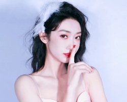 长发怎么弄发型好看 优雅VS复古不同风格随你选