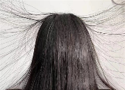 为什么秋冬头发爱起静电 怎么避免静电对头发的伤害