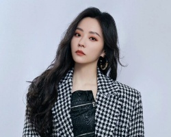 女神必备出街发型 长发披发简单显气质